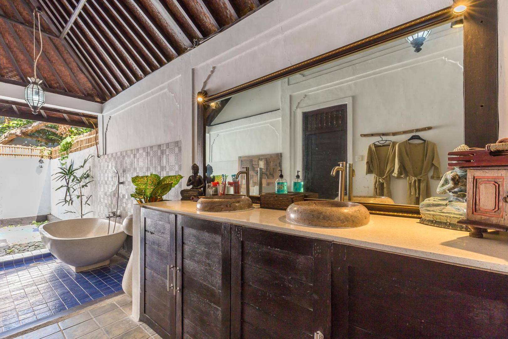 Blue - 4br Authentic And Atypical In Villa