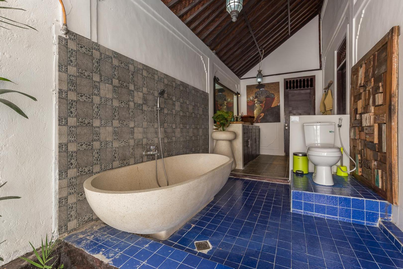 Villa Blue - 4br Authentic And Atypical In Seminyak (Bali)