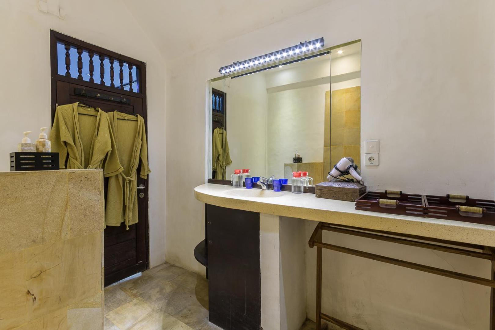 Villa Blue - 4br Authentic And Atypical In